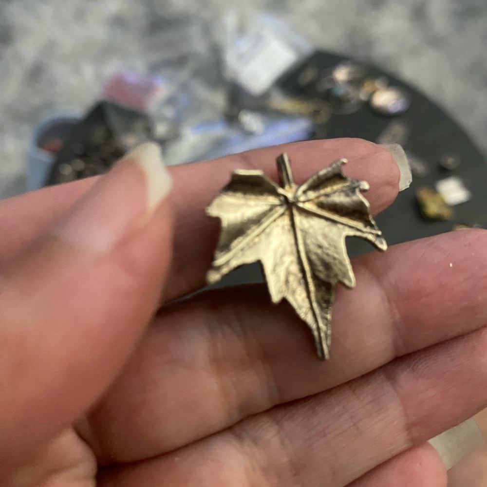 Gold Leaf Canadian maple leaf pin